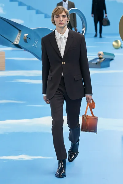 Look 3